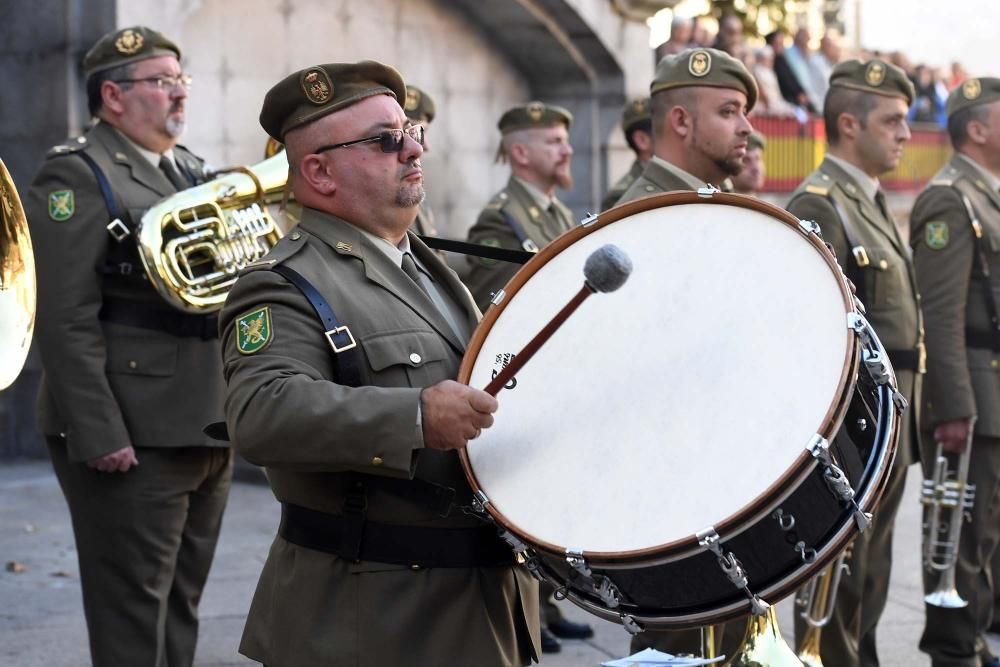 Homenaje a la bandera de la Asociación de Meigas de las Hogueras de San Juan