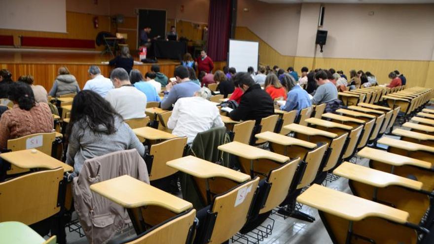 Solo 56 de los 122 inscritos realizan el examen para el puesto de administrativo