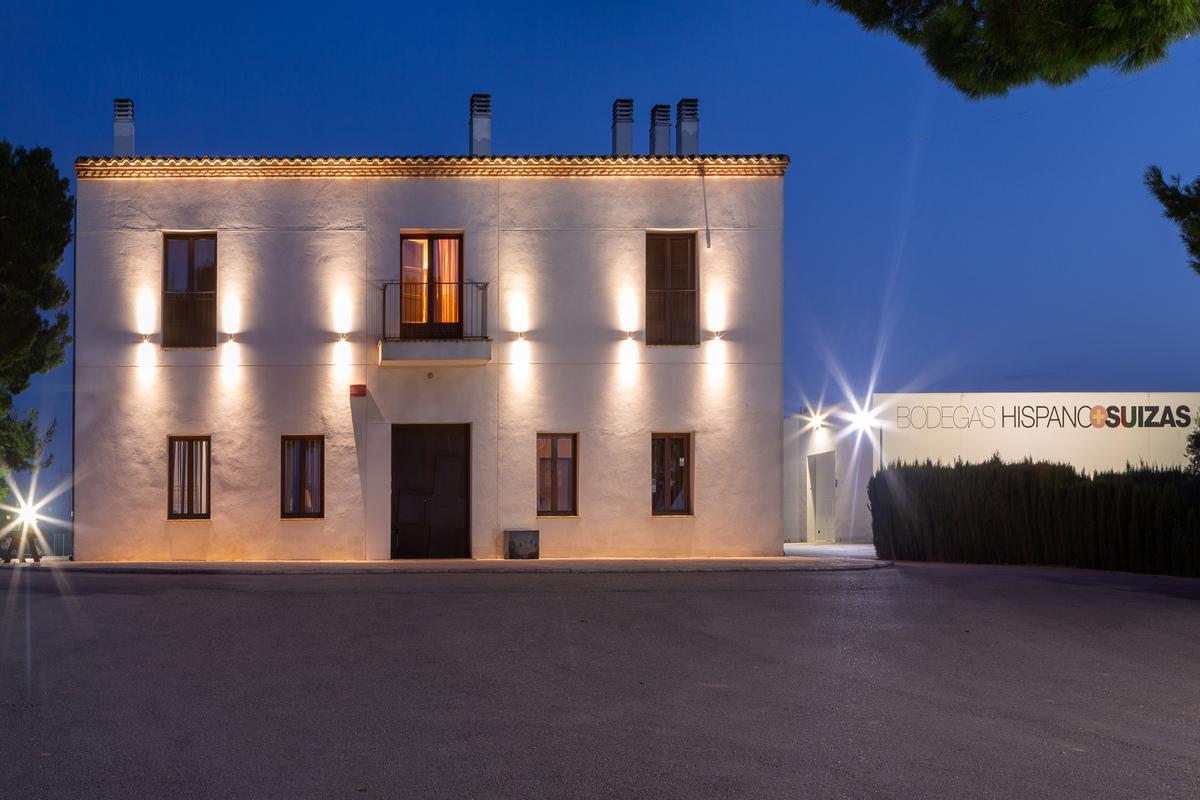 La casa solariega donde se asienta la bodega cuenta con  una zona rehabilitada.