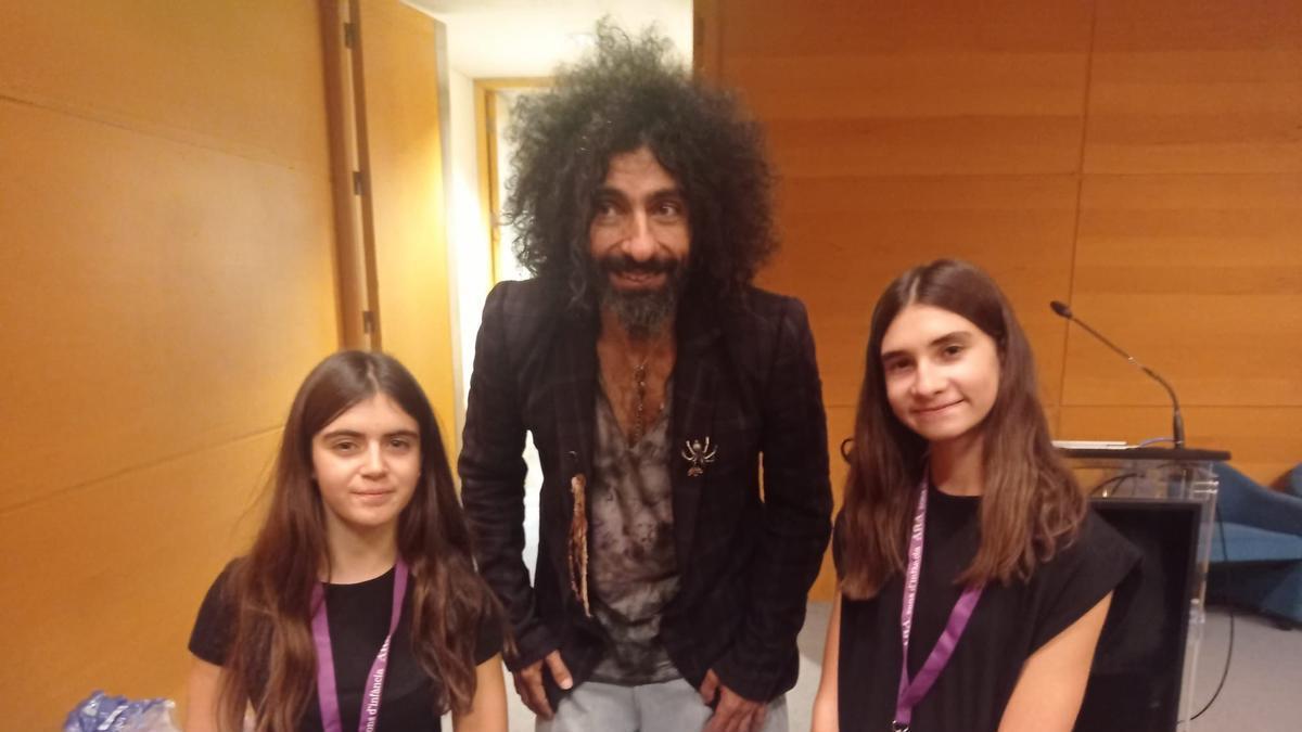 Marta Cubells, a la derecha, con el famoso violinista Ara Malikian.