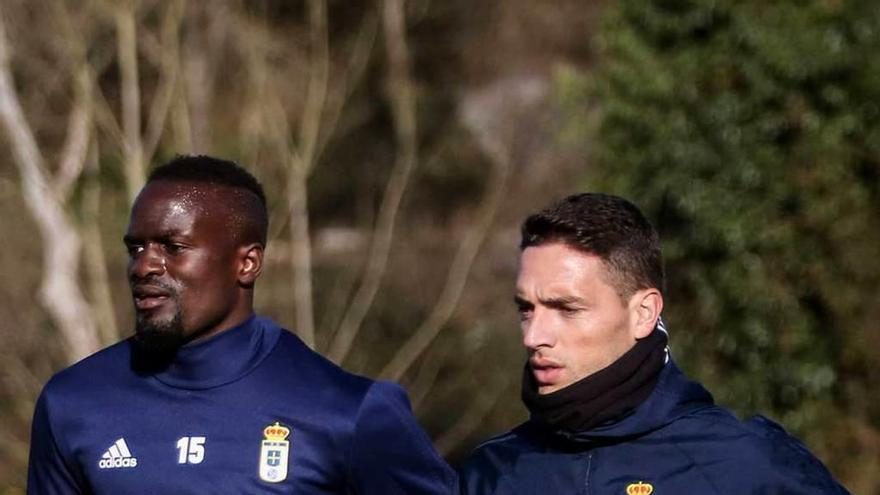 Mariga y Rocha haciendo carrera continua ayer.