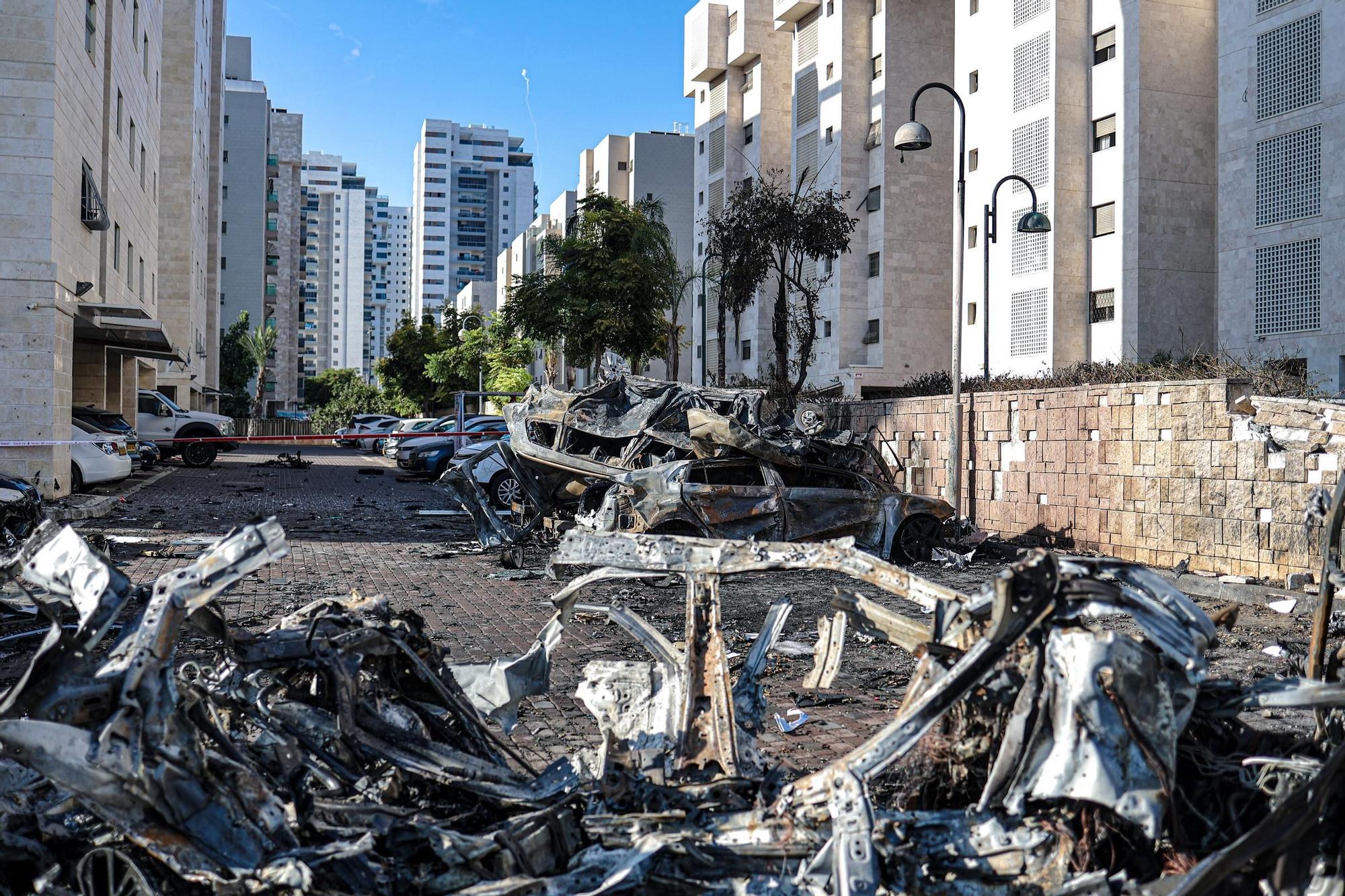 Consecuencias del ataque con misiles desde Gaza en la ciudad israelí de Ashkelon