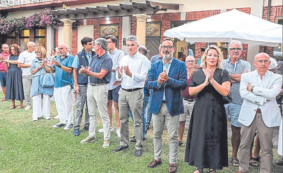 Los patrocinadores, durante la entrega de premios del torneo de LA NUEVA ESPAÑA-Trofeo Unicaja, ayer, en la Llorea.