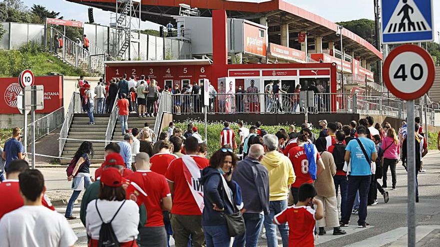 Una imatge de la graderia de Preferent de l’estadi durant el partit d’ahir contra l’Osca. | ANIOL RESCLOSA