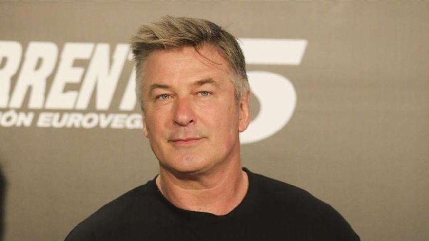 Alec Baldwin detenido por agredIr a un hombre por una plaza de párking