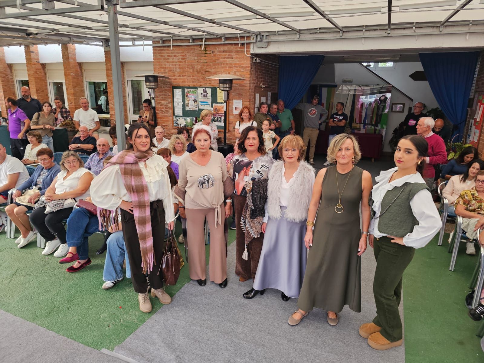 En imágenes, el desfile de moda de Poreñu