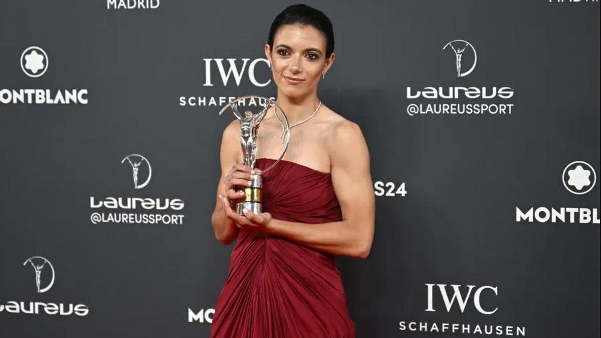 Aitana posa con los tres Balones de Oro