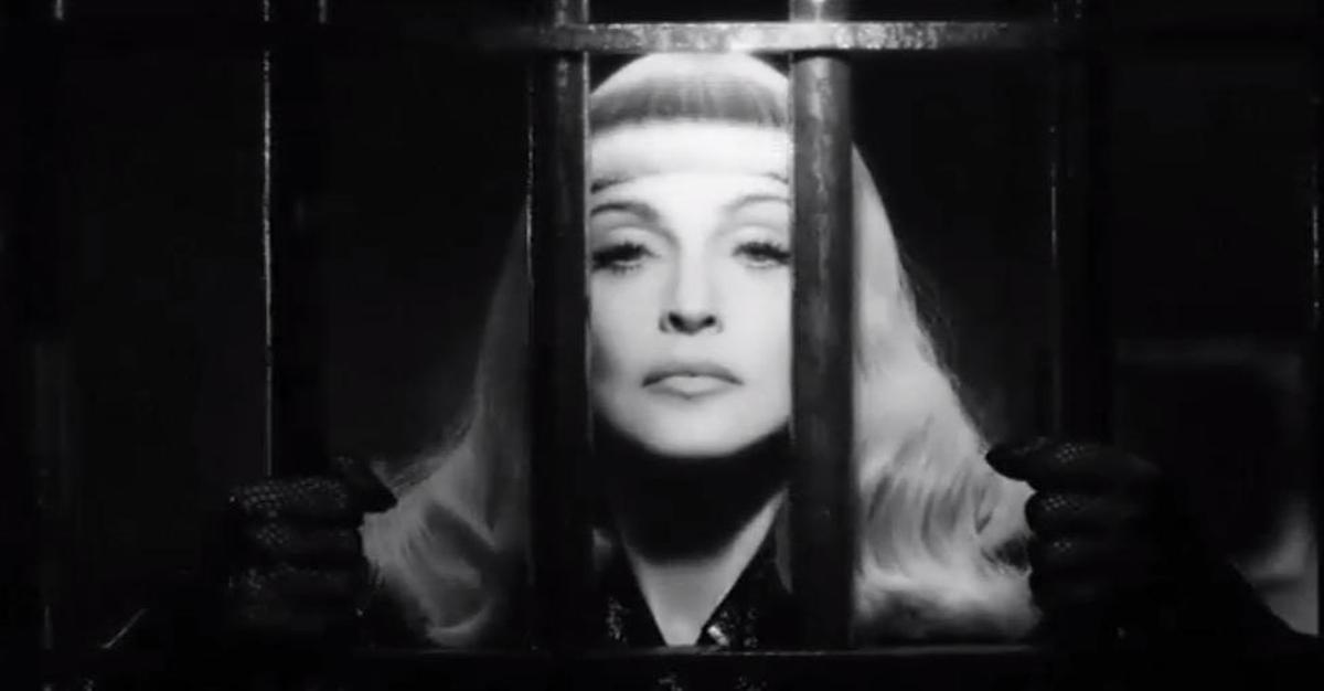 Tràiler del curt codirigit per Madonna.