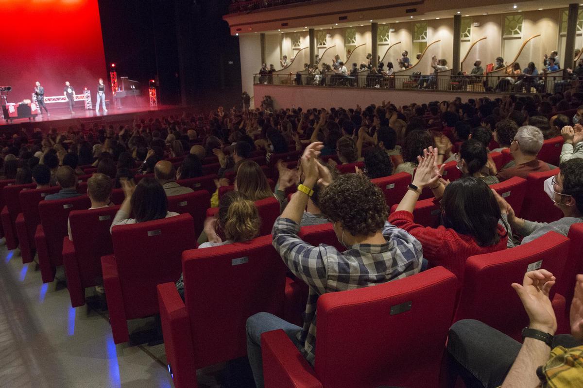 El Teatre El Jardí ha vibrat amb l'espectacle inaugural del Festival Còmic