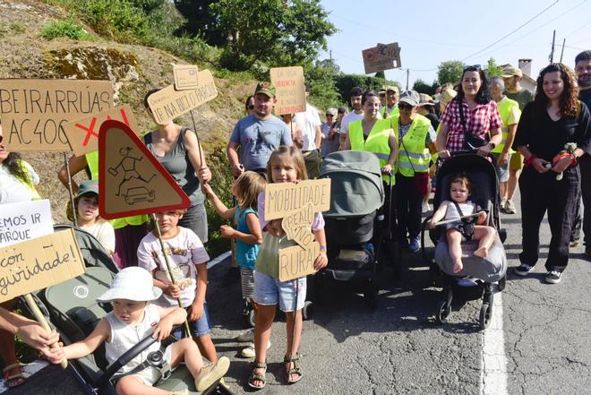 Andaina reivindicativa por las aceras en Celas, Culleredo
