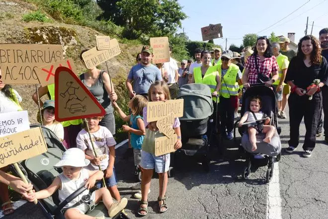 Andaina reivindicativa por las aceras en Celas, Culleredo