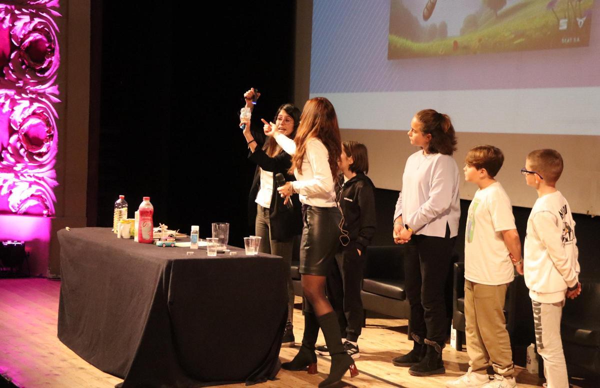 Jornada STEM Day de l'any passat al teatre Ateneu d'Igualada