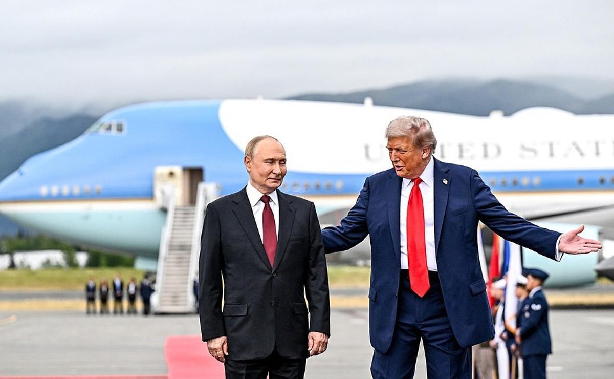 Archivo - Vladimir Putin y Donald Trump.
