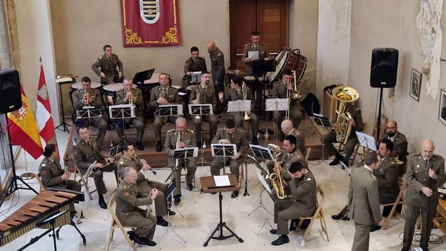 Música en la conmemoración del Día de las Fuerzas Armadas en Villalpando | CEDIDAS