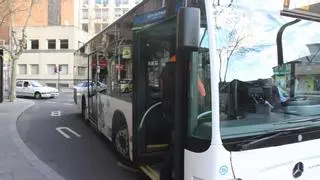 La conductora de un bus urbano de Zamora devuelve una cartera repleta de dinero