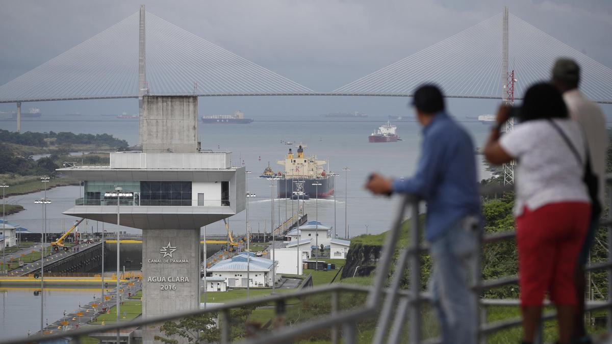 Trump amenaza con exigir la devolución del Canal de Panamá al quejarse de las tarifas