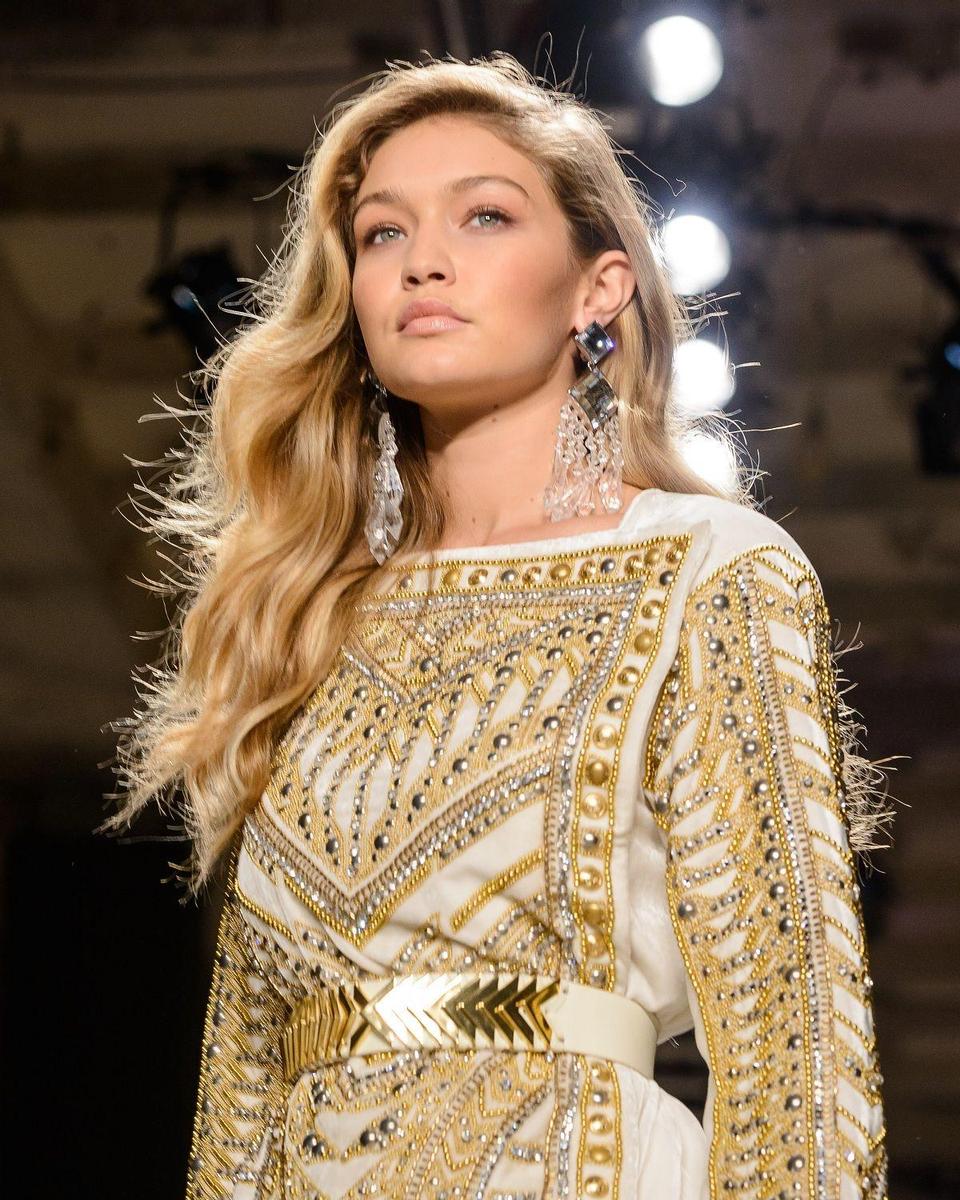 Gigi Hadid en el desfile de Balmain x H&amp;M en Nueva York