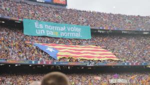 Pancarta i estelada al Camp Nou