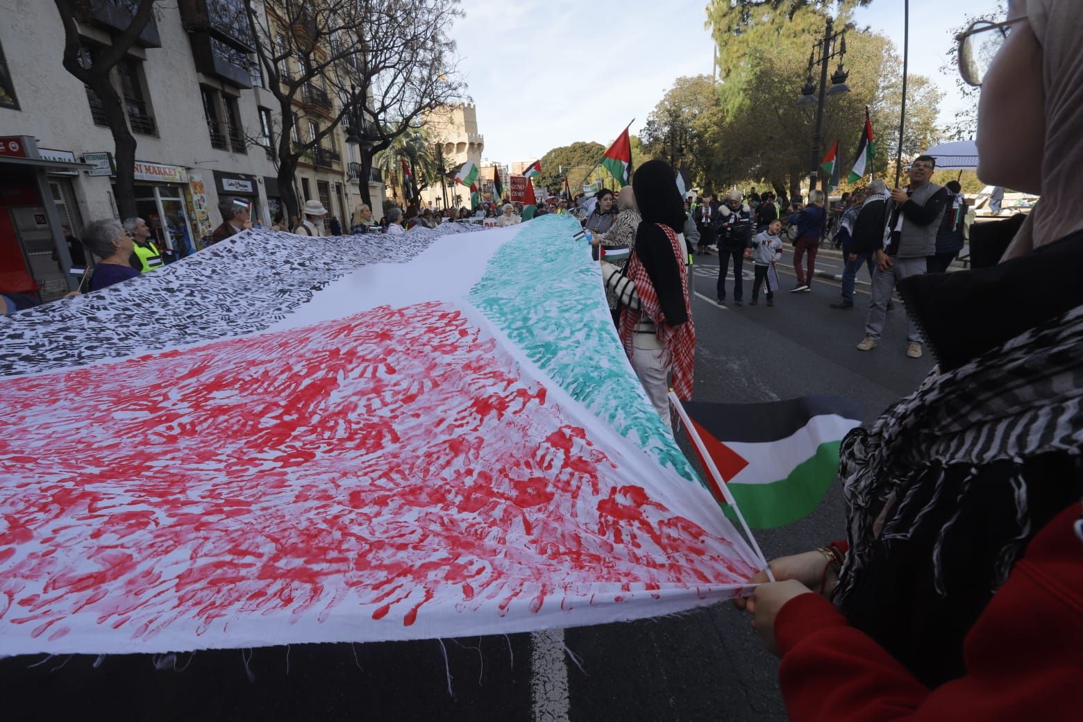 Un centenar de entidades alzan la voz en València en contra de Israel