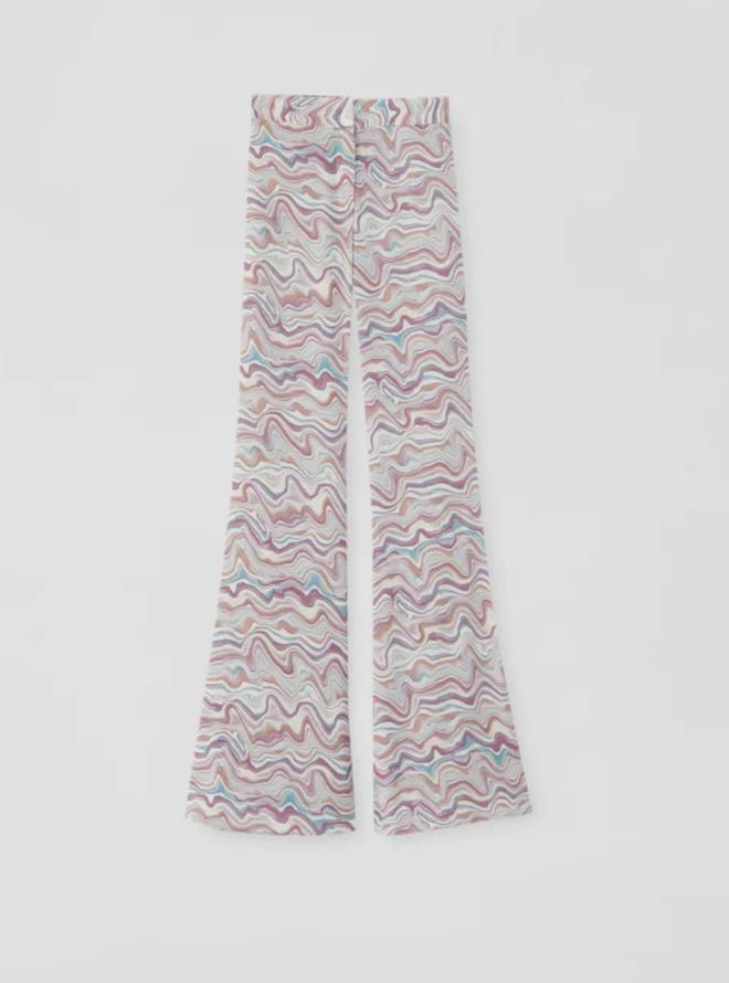 Pantalón de campana estampado, de Pull&amp;Bear