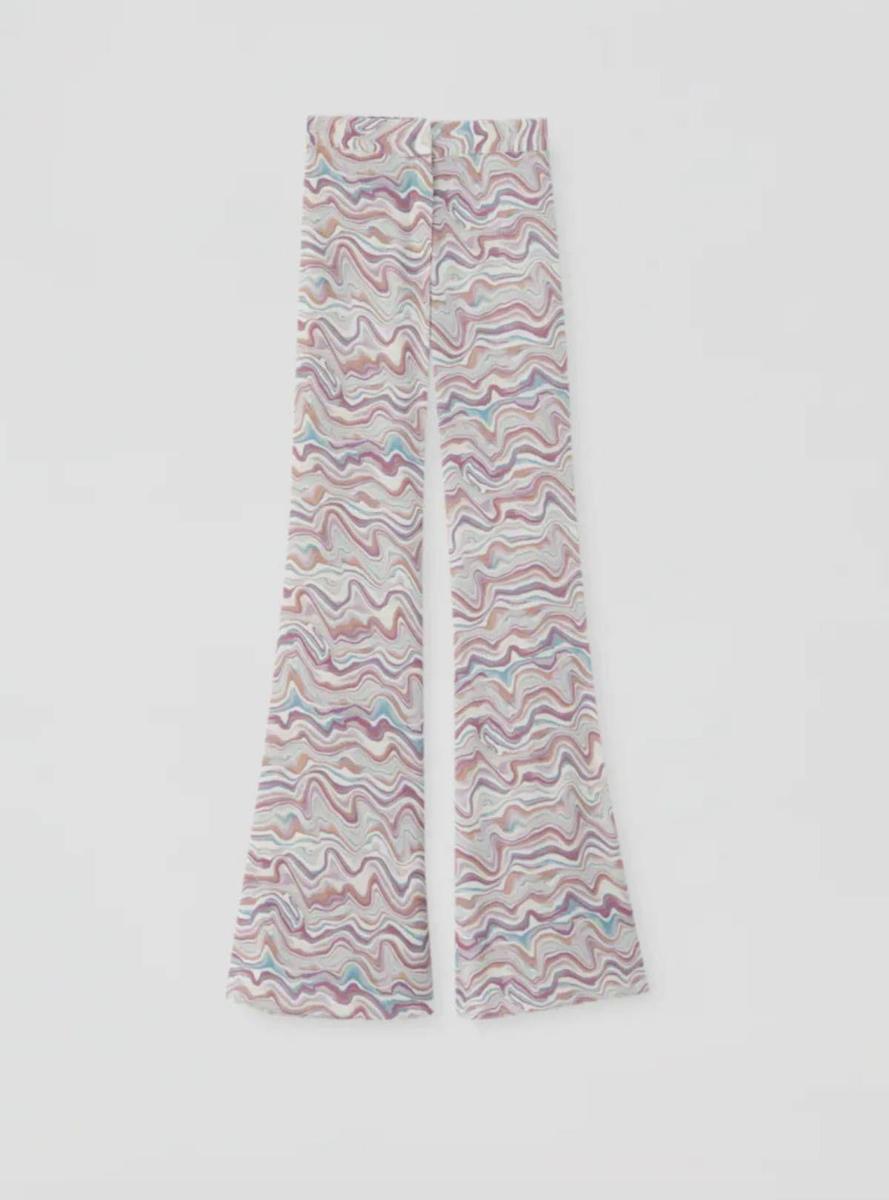 Pantalón de campana estampado, de Pull&Bear