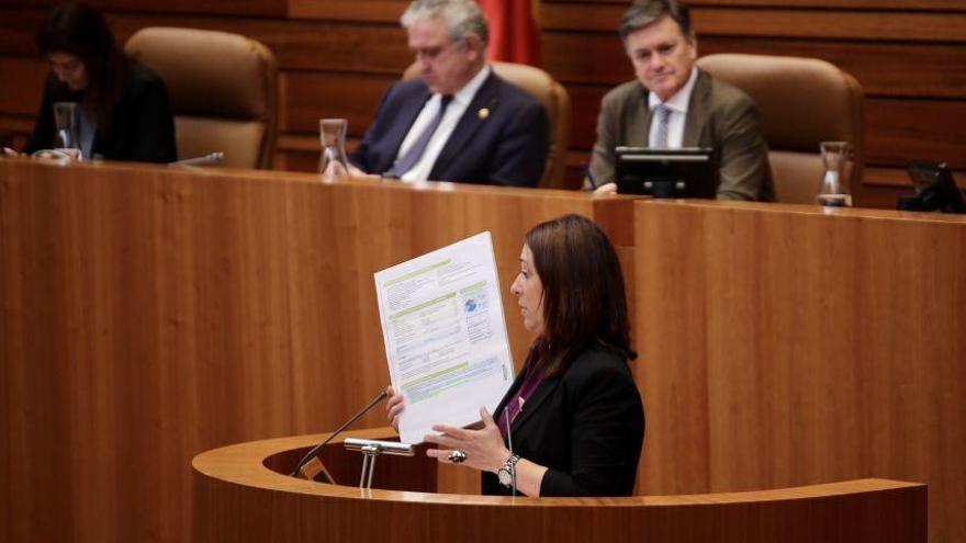 El PSOE amaga a la Junta con un recurso si no devuelve el sobrecargo de la luz