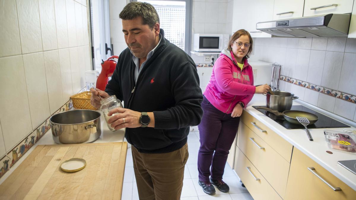 Ino Poncela y Yolanda Prieto trabajadores del CEE San Juan de Dios de Valladolid, son pareja y viven en un piso tutelado por el Centro