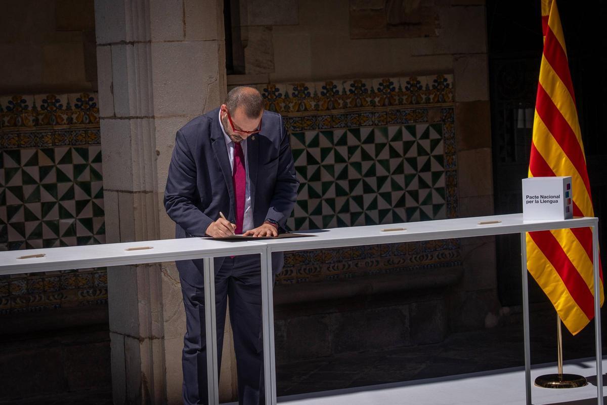 Acto de firma del Pacte Nacional per la Llengua