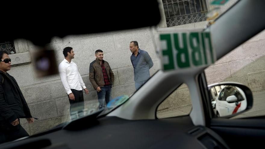 El fenómeno de los taxistas paquistaníes de Barcelona llega a Madrid: &quot;Aquí conducir es difícil&quot;