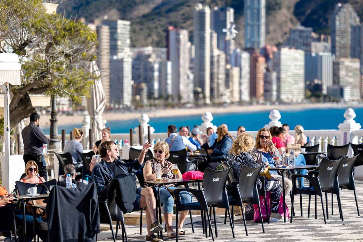 Benidorm se prepara para la invasión de turistas por el puente de diciembre