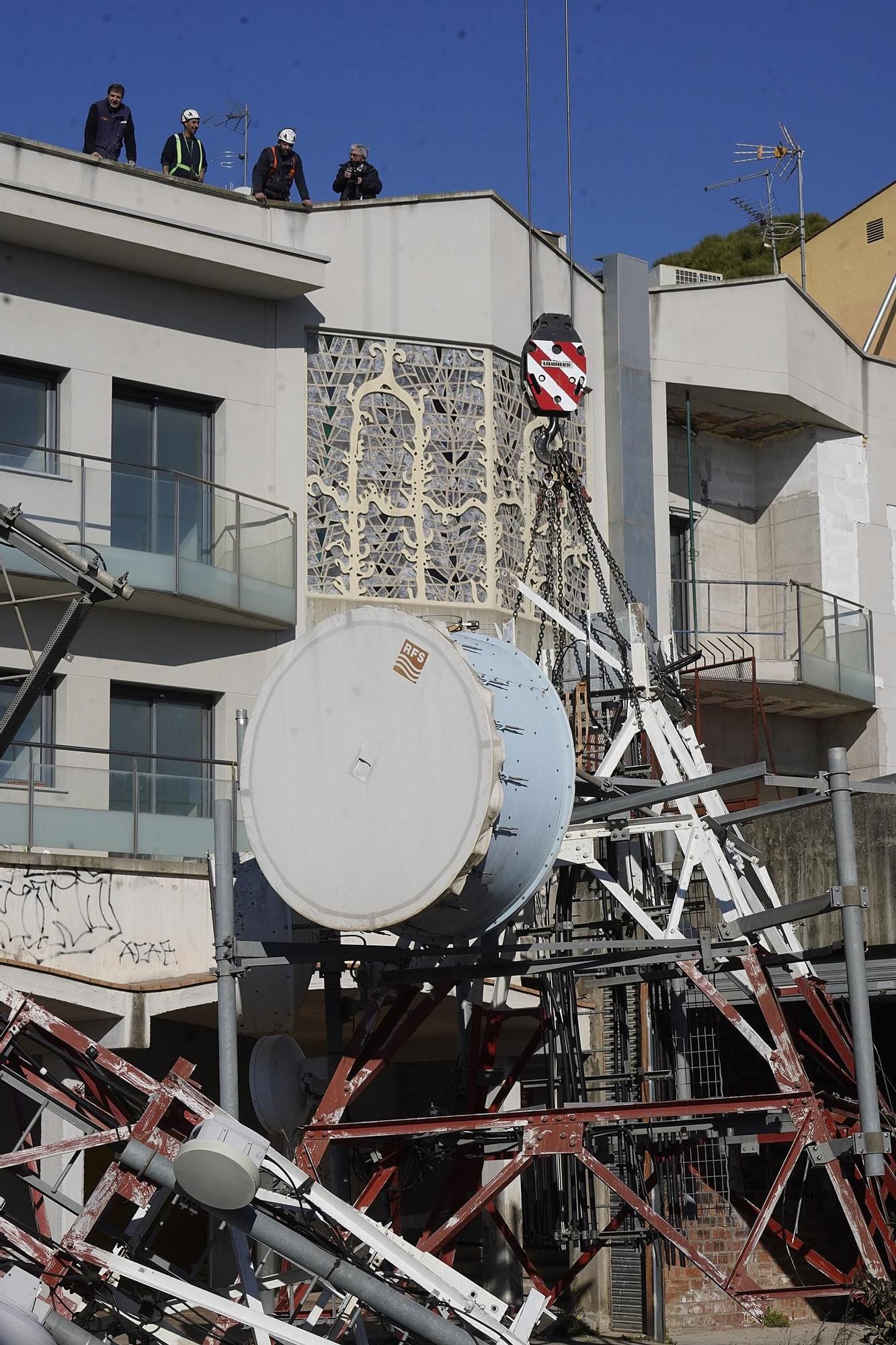 Consumen la substitució, i el trasllat, de l’antena de Montjuïc