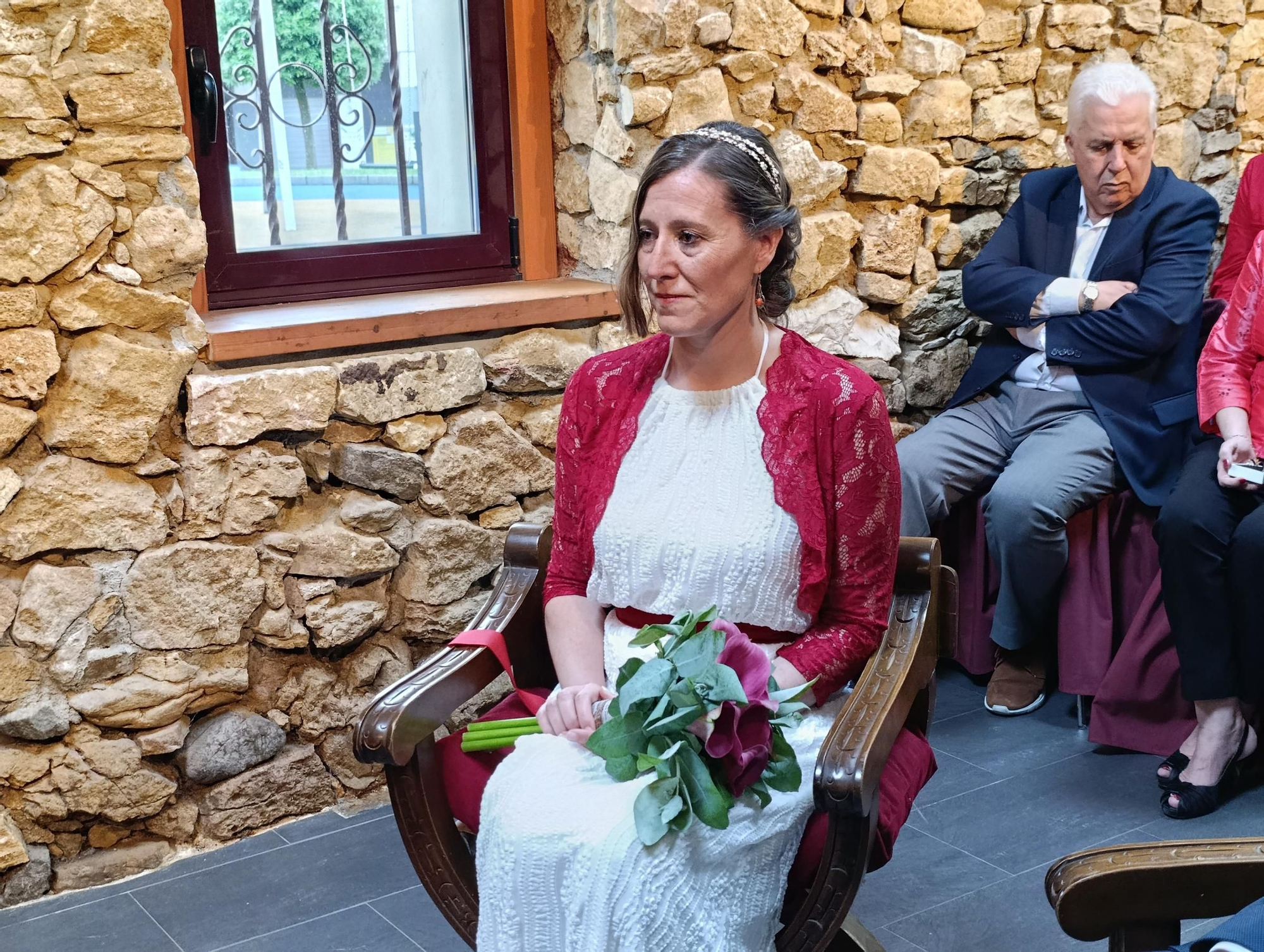 Coral Álvarez y Santiago Valladares se dan el "Sí, quiero" en Llanera