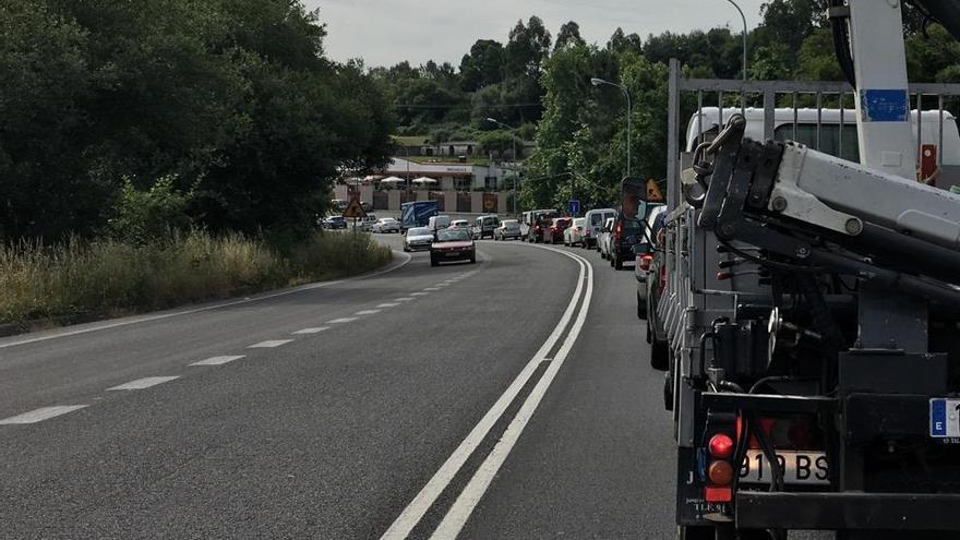 Atascos llegando a la gasolinera de Sequeiros, en Curro