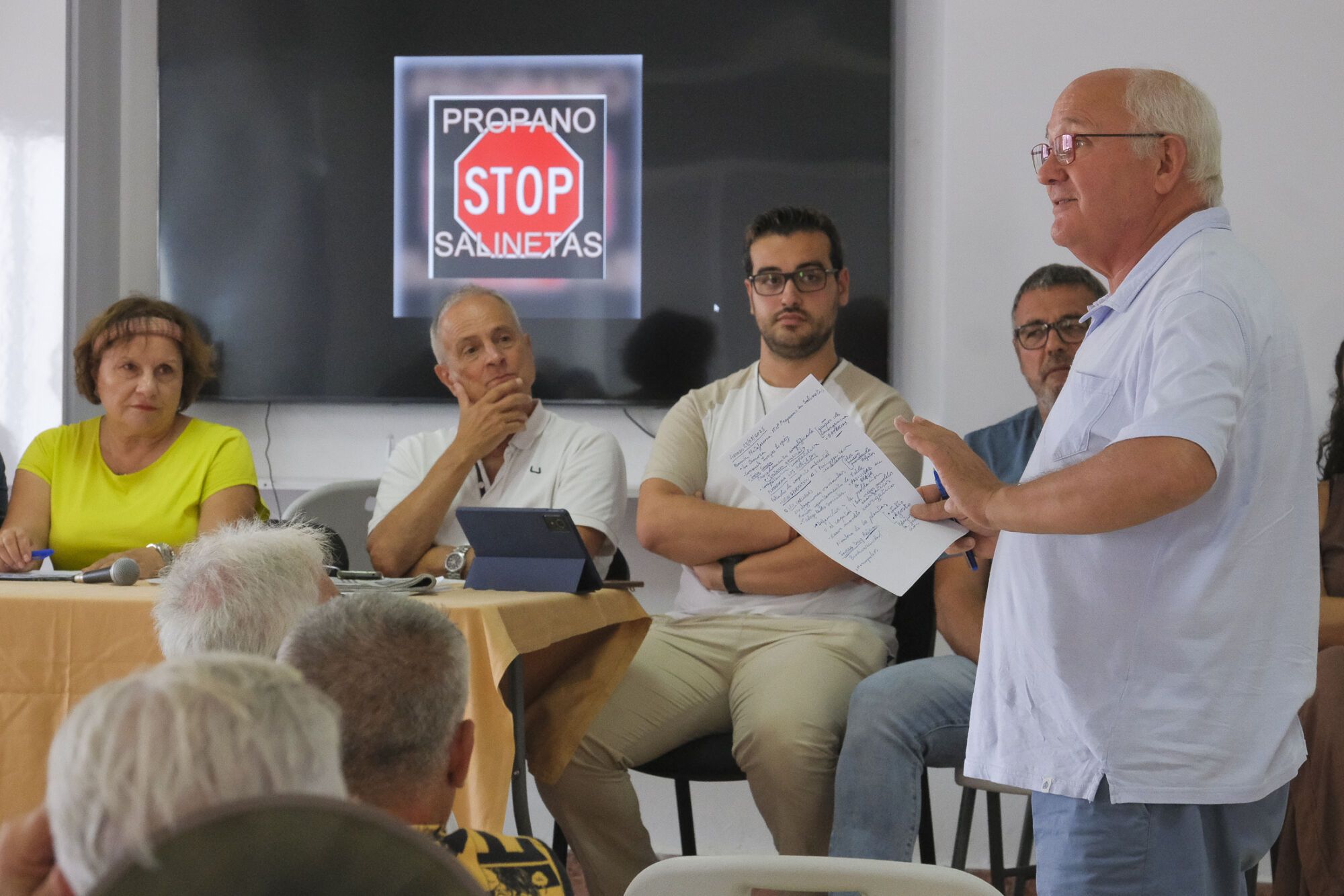 Reunión de representantes de las plataformas de Salinetas y Los Realejos contrarios a las plantas de gas propano