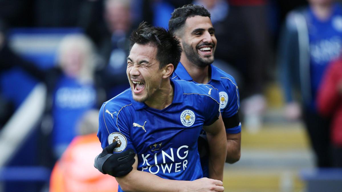 Okazaki celebra un gol amb el Leicester campió de la Premier el 2016