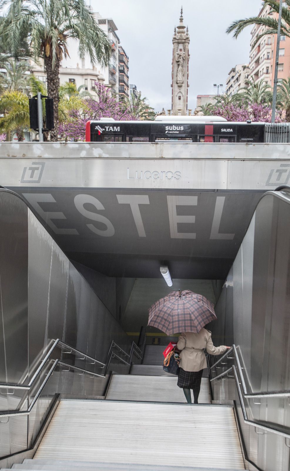 Lluvia y ambiente frío en Alicante para recibir el puente de San José