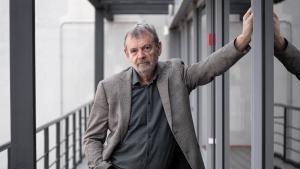 Pierre Lemaitre, fotografiado en la sede de la editorial Penguin Random House en Barcelona