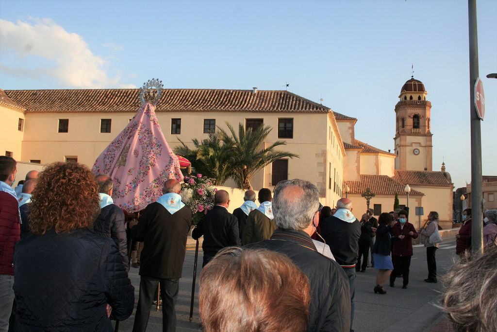 La Virgen de las Huertas vuelve a su casa arropada por decenas de lorquinos