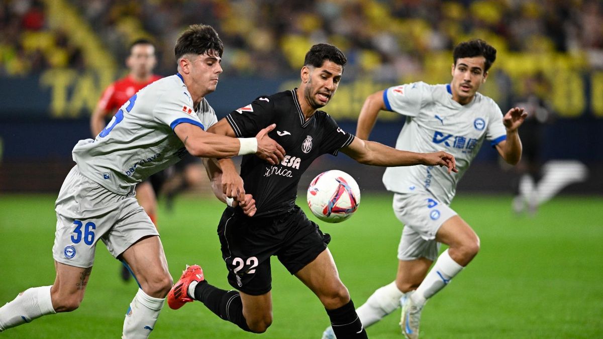 Pica pugna con el jugador del Villarreal Ayoze.