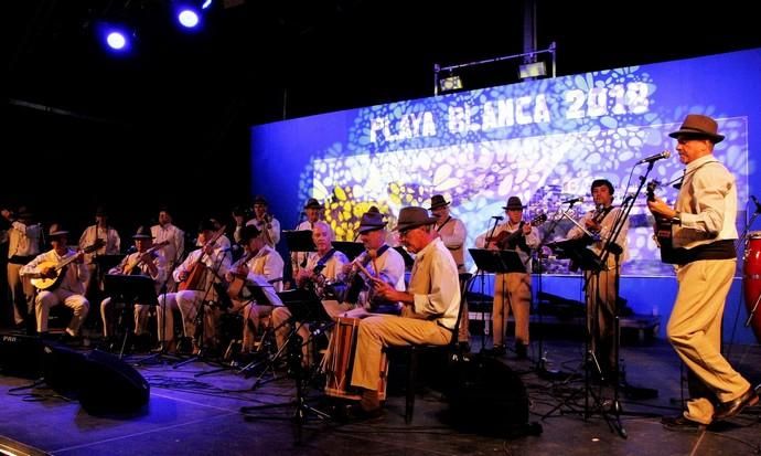 El folklore abre la veda en Playa Blanca