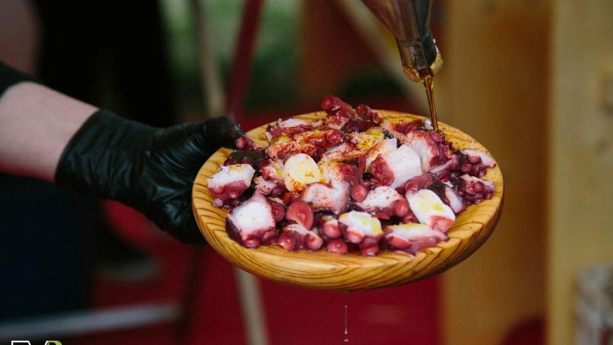 El pulpo a la gallego o 'a feira' es uno de los platos más populares de la región.