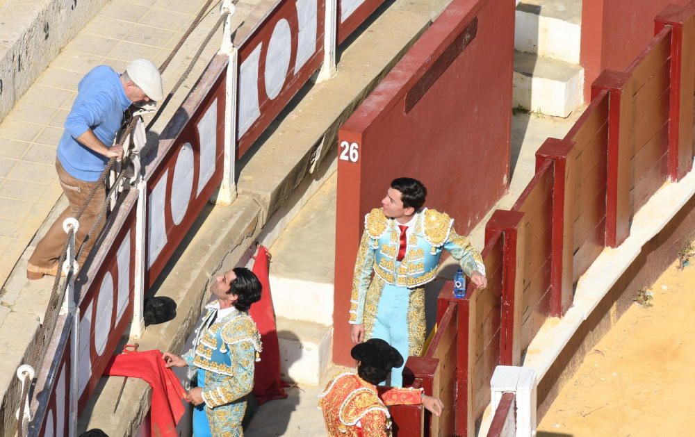 Antonio Banderas ya se ha dejado ver por la plaza de toros de La Malagueta, donde se ruedan los primeros planos de 'Genius'.