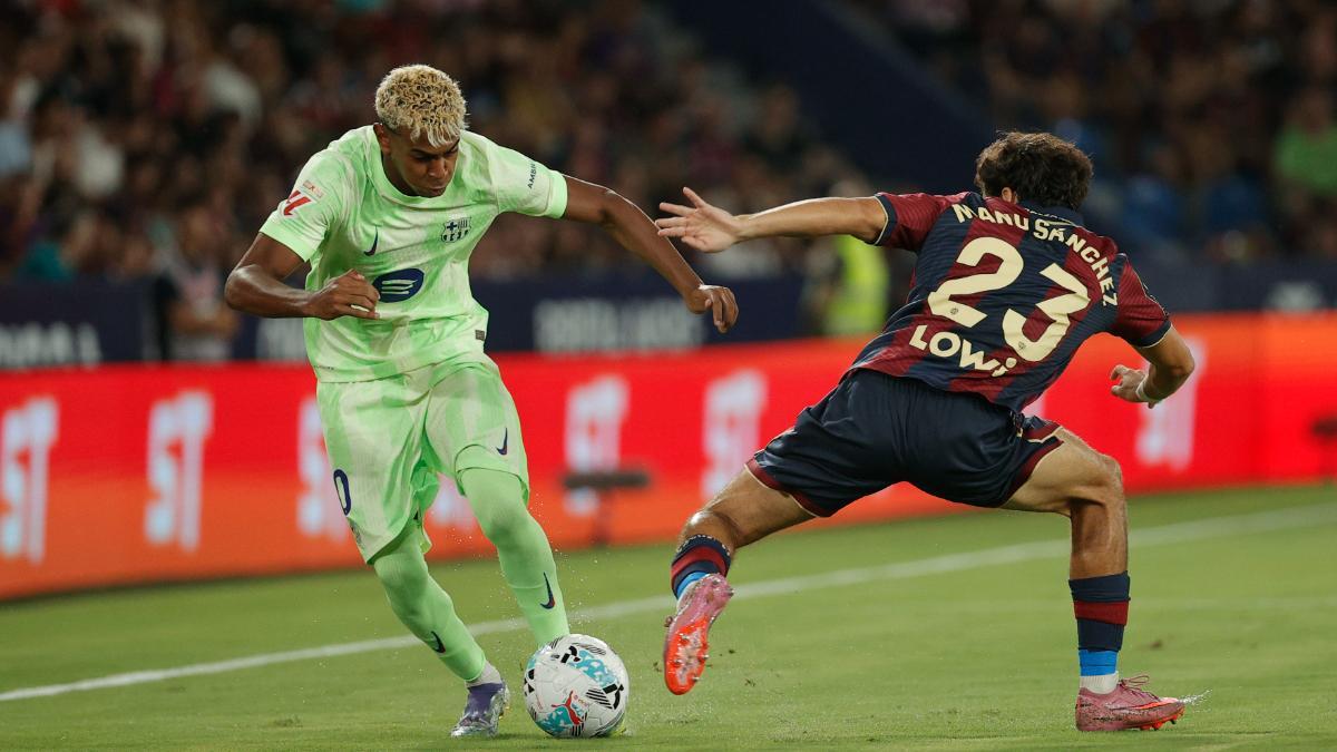 Lamine Yamal, durante el partido entre Levante y FC Barcelona