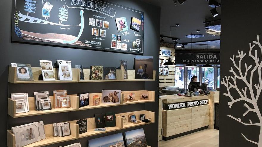 vena Biblia Restricciones La japonesa Fujifilm abre su primera tienda Wonder Photo Shop en Málaga -  La Opinión de Málaga
