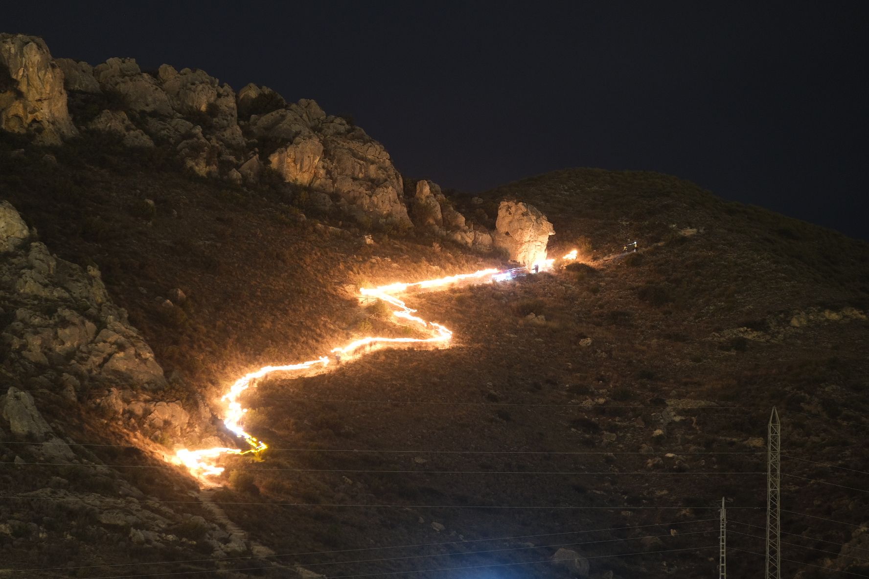 Bajada de antorchas del monte Bolón de Elda en la noche de Reyes