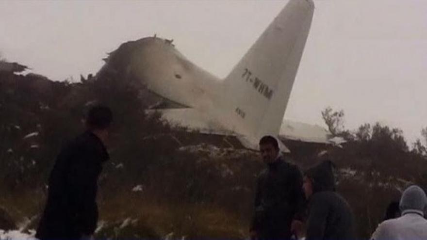 Más de cien muertos en un accidente de avión en Argelia