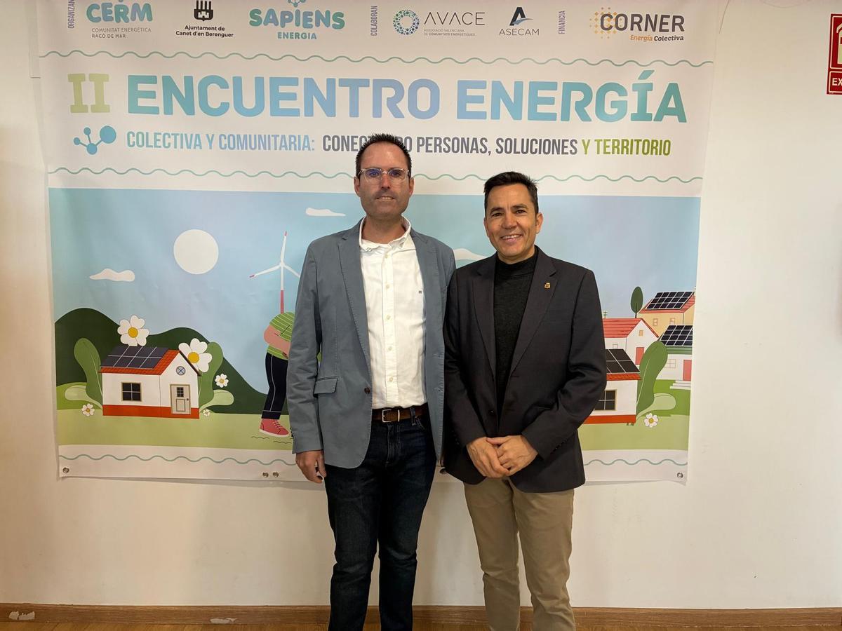 Juan Sacri y el alcalde Pere Antoni.