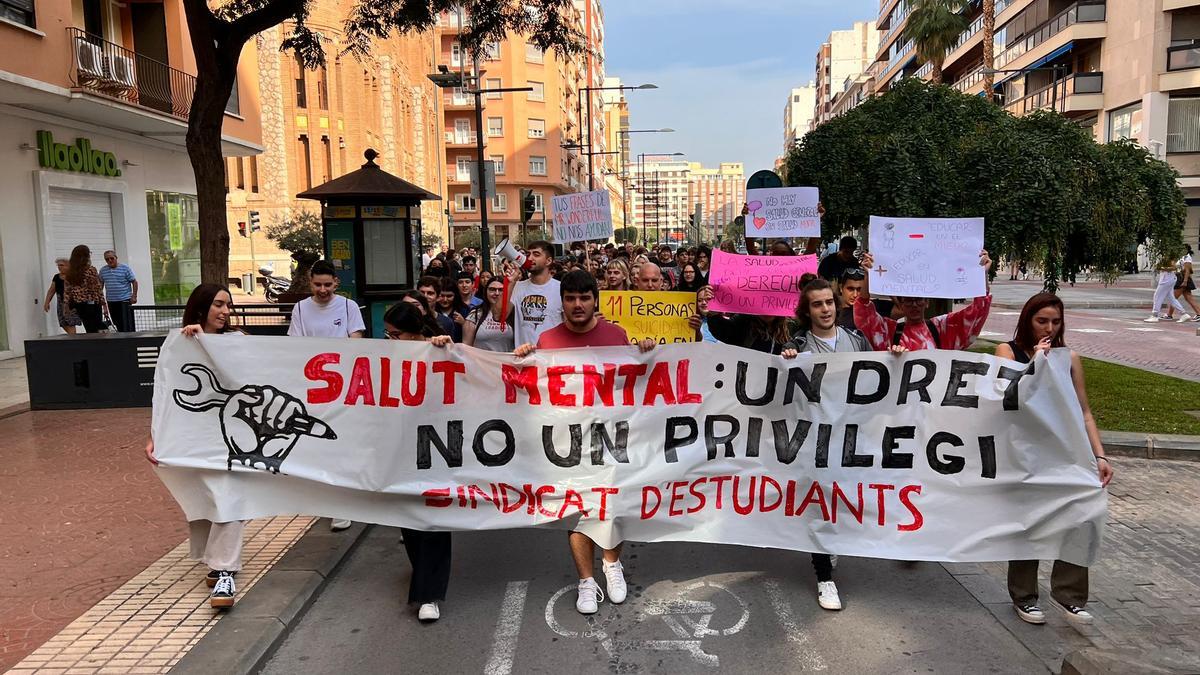 Manifestación de estudiantes por la salud mental en Castelló