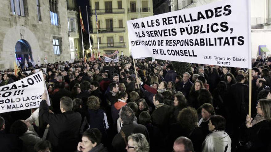 Un momento de la concentración frente al Palau de la Generalitat