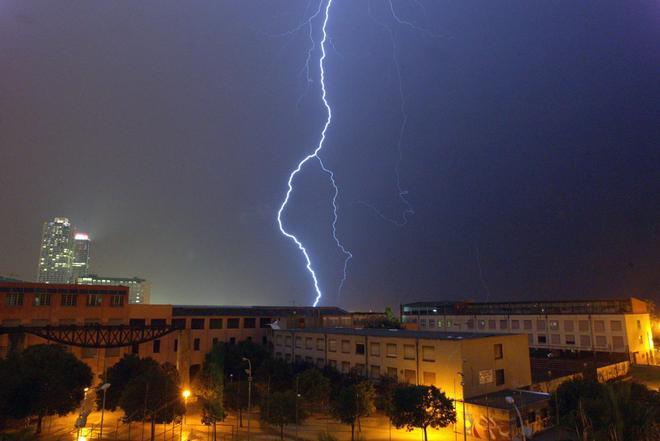 Un estruendoso trueno en Vallvidrera deja un curioso registro sísmico durante el temporal en Catalunya